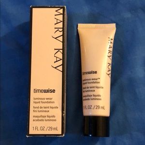 Mary Kay Luminous-Wear Liquid foundation